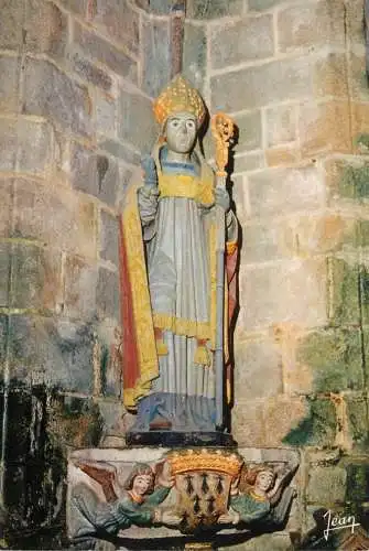 France Locronan la statue de Saint Ronan