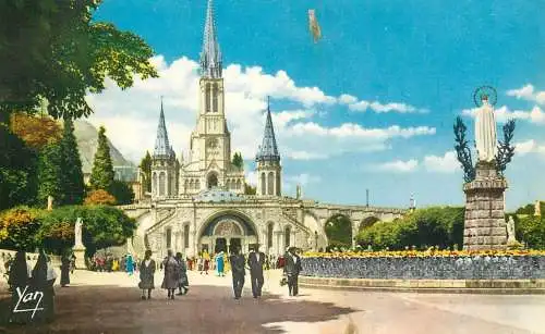 France Lourdes La Basilique & entree du Rosaire