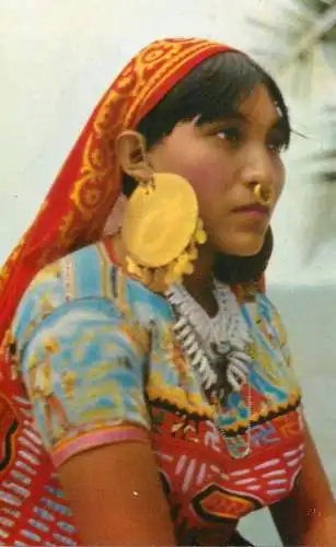 Indian woman from San Blas Island in typical colourful dress