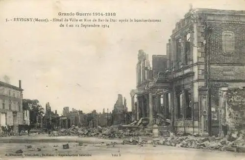 France Revigny (Meuse) Grande Guerre 1914-1918 Hotel de Ville et Rue de Bar le Duc apres bombardement