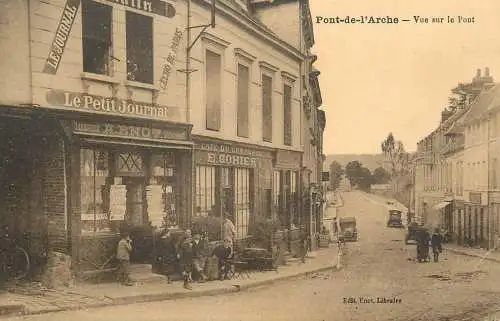 Pont-de-l'Arche PLACE HYACINTHE-LANGLOIS , LE PETIT JOURNAL , CAFE DU COMMERCE