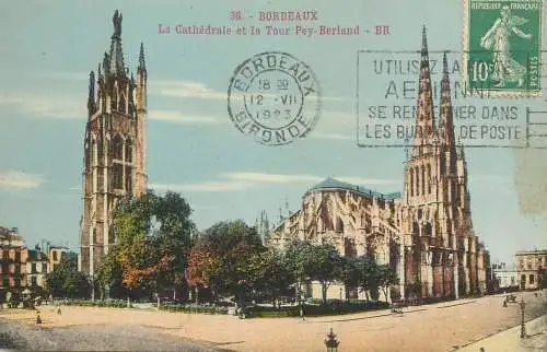 France Bordeaux (Gironde) La Cathedrale et la Tour Pey Berland