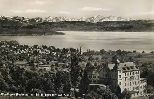 Germany Uberlingen am Bodensee mit Schloss Spetzgart und Alpen