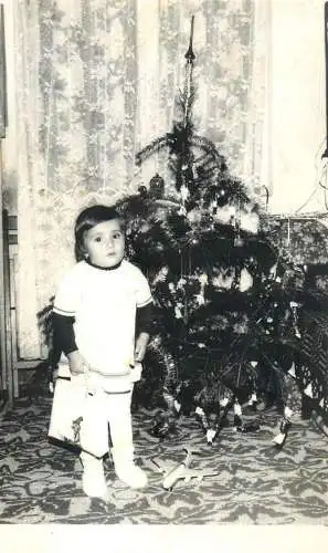 Romania souvenir photo girl posing near Christmas tree 9 x 14 cm