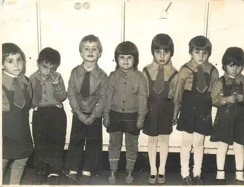Romania souvenir photo 9 x 12 cm anonymous children school uniforms history 1988