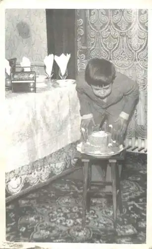 Romania souvenir photo anonymous persons birthday cake radio 8 x 13 cm