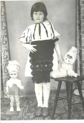 Romania souvenir photo girl doll toys folk costume 8 x 11 cm