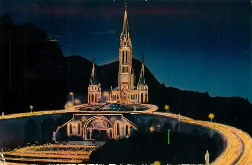France Lourdes La Basilique illuminee & la Procession aux flambeaux