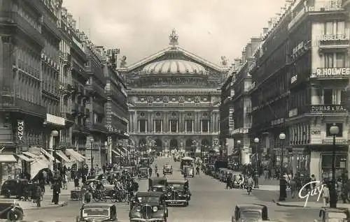 France Paris L'Avenue et le theatre de l'opera