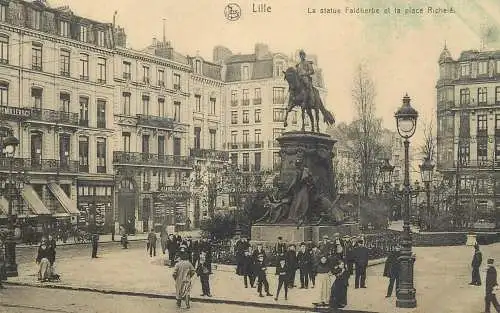 France Lille La statue Faidherbe et la Place Richele