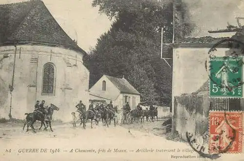 France Guerre de 1914 A Chauconin pres de Meaux Artillerie traversant le village