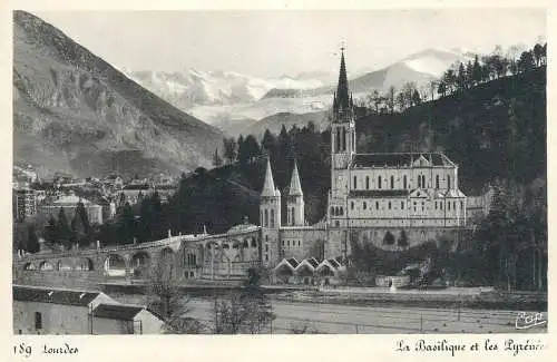 France Lourdes La Basilique & Les Pyrenees
