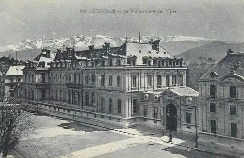 France Grenoble (Isere) La Prefecture et les Alpes