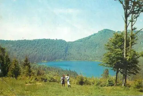 Romania Tusnad Lacul Sf Ana tineri in port popular