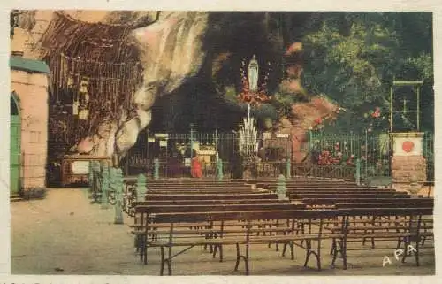 France Lourdes (Hautes Pyrenees) La Grotte miraculeuse