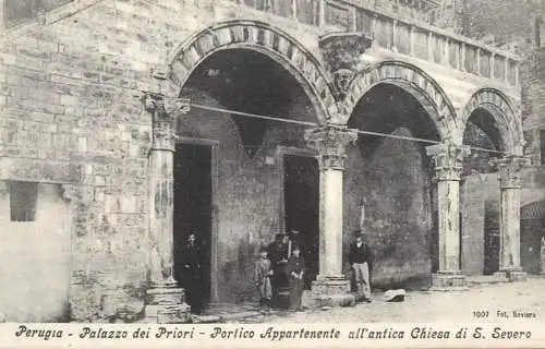 Perugia Palazzo dei Priori Chiesa di S. Severo portico