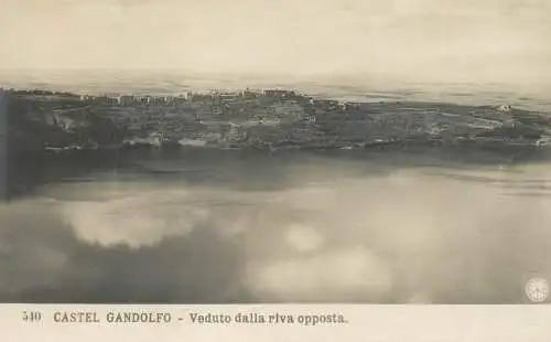 Castel Gandolfo veduto dalla riva opposta