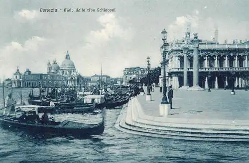 Venezia (Venice) Molo dalla riva Schiavoni