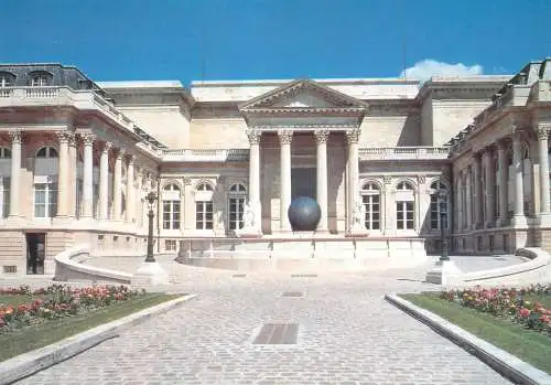 France Paris Assemblee Nationale Cour d'honneur et peristyle de Porte de bronze