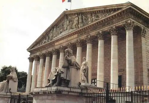 France Paris Palais Bourbon facade Seine avec statue de d'Aguesseau