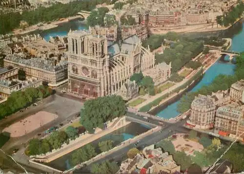 France Paris Notre Dame et son parvis vue aerienne