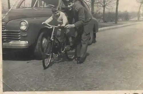 Classic car & bicycle photo