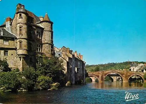 France Espalion (Aveyron) Le Chateau et le Pont Medieval sur le Lot