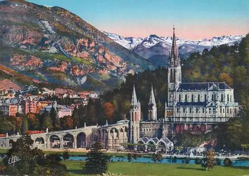 France Lourdes La Basilique