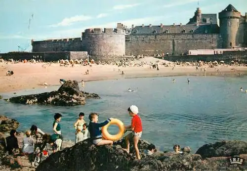 France Saint-Malo La Plage de l'Eventail et les Remparts