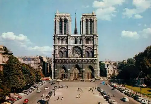 France Paris Notre Dame Place du Parvis