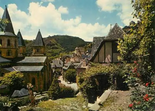 France Conques-en-Rouergue (Aveyron) L'Eglise Sainte Foy 7& vieilles maisons