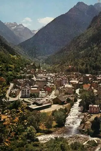 France Cauterets (Haute Pyrenees) vue generale avec le Massif de Culaous