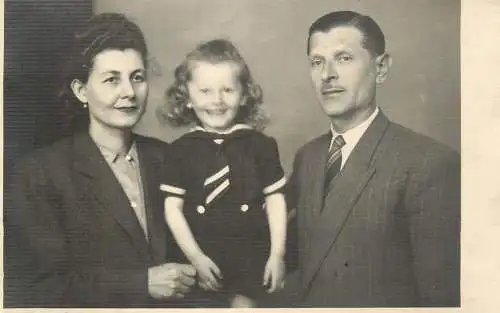 Family souvenir real photo