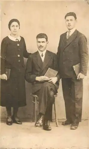 Souvenir real photo anonymous persons