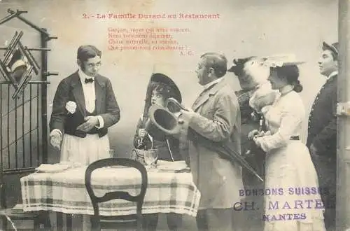 CPA La Famille Durand au Restaurant
