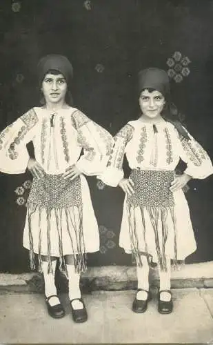 Romania photographic postcard girls folk costumes souvenir 1934 Bucuresti