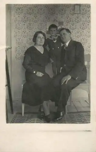 Photographic postcard family souvenir