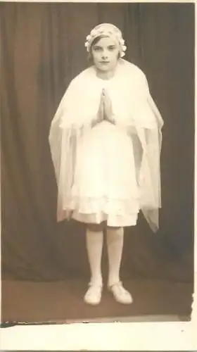 Girl communion souvenir photo postcard