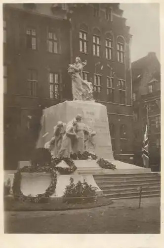 Brussels memorial monument to Edith Cavell British nurse