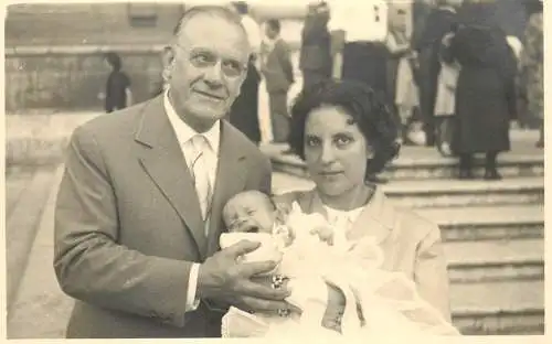 Photographic postcard family souvenir 1957