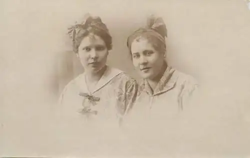 Photographic postcard femmes souvenir