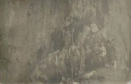 Photographic postcard persons large group with ski photo