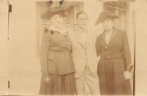 Photographic postcard family souvenir photo