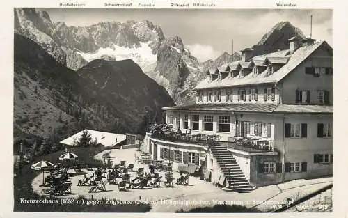 Germany Kreuzeckhaus gegen Zugspitze, Hollentalgletscher und Waxenstein