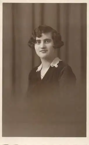 Photo Sondeyker Levallois woman portrait