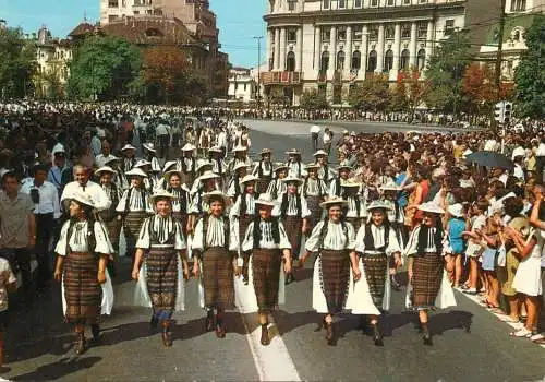 Romania Bucuresti parada de costume populare