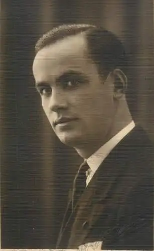 Social history annonymous persons souvenir photo elegance 1930
