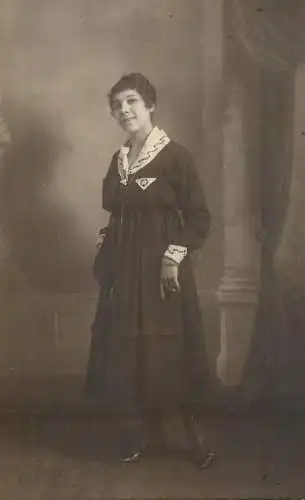 Social history annonymous persons souvenir photo elegance