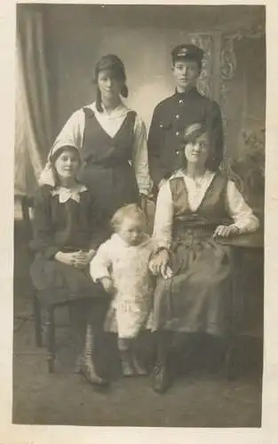Social history annonymous persons souvenir photo elegance high class children