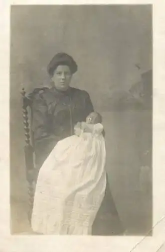 Social history annonymous persons souvenir photo elegance coiffure baby